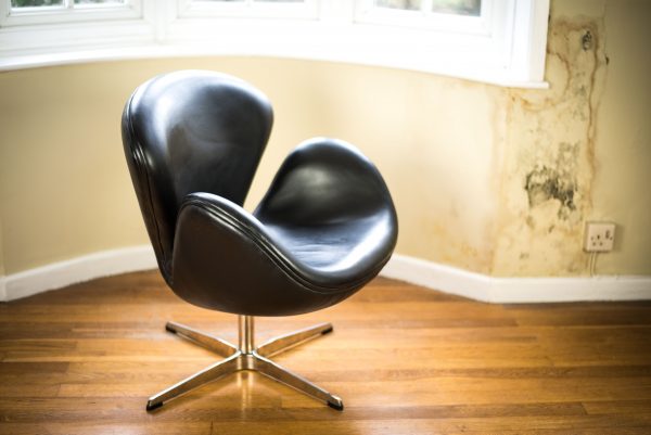 Black Leather Swan Chair after Arne Jacobsen front side 2